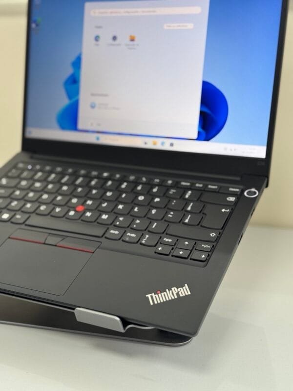 Notebook Lenovo ThinkPad E14 G2 Tela 14" Intel I7 11Th 16Gb 256Gb Windows 10 Pro Semi Novo
