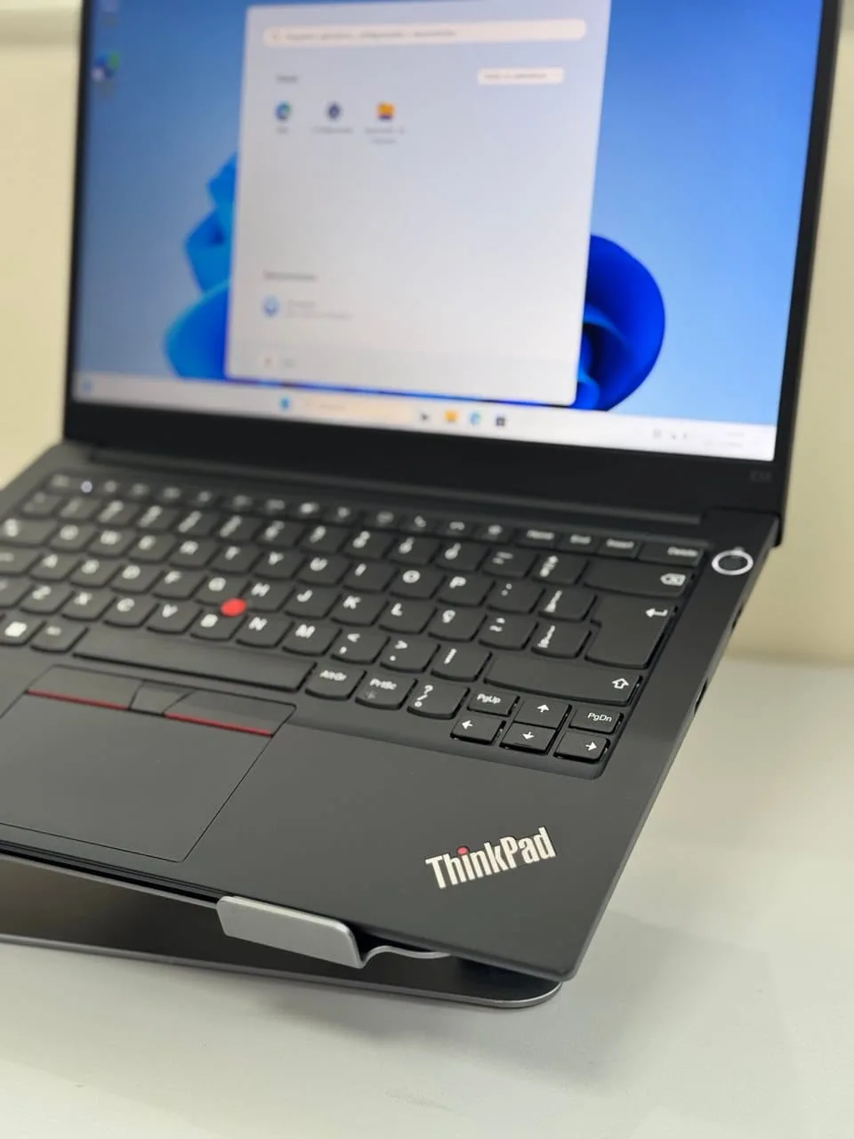 Notebook Lenovo ThinkPad E14 G2 Tela 14" Intel I5 11Th 8Gb RAM  256Gb Windows 10 Pro Semi Novo - Imagem 4