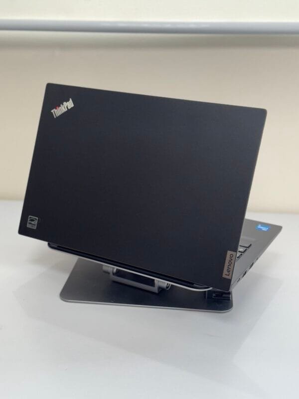 Notebook Lenovo ThinkPad E14 G2 Tela 14" Intel I5 11Th 8Gb RAM  256Gb Windows 10 Pro Semi Novo - Imagem 3